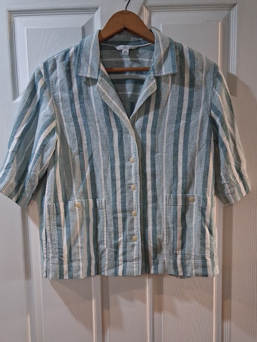 L.L. Bean Teal and White Striped Short-Sleeve Button Down Shirt 100% Cotton